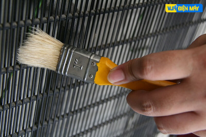 Vệ sinh tủ lạnh thường xuyên