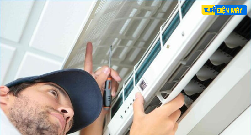 Dịch vụ vệ sinh, sửa chữa máy lạnh tại nhà quận 2