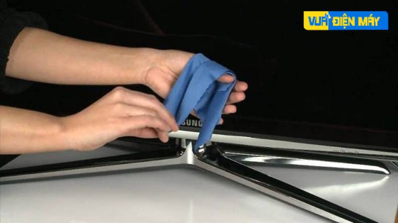 vệ sinh tivi khắc phục lỗi tivi samsung đốm sáng
