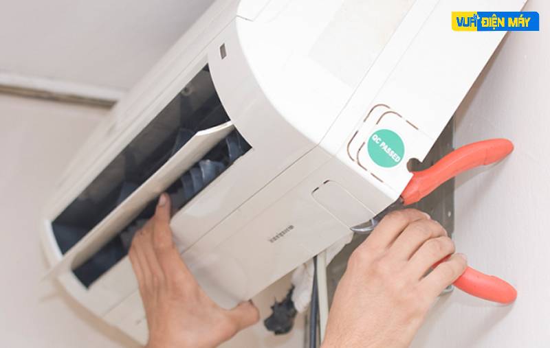 vỡ ống thoát nước máy lạnh
