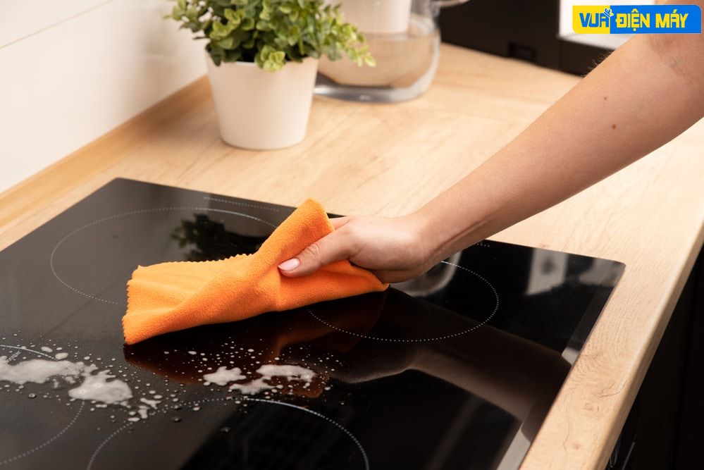 Vệ sinh bếp từ nhanh chóng ngay tại nhà