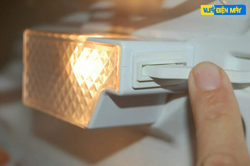 lỗi tủ lạnh panasonic đèn không sáng