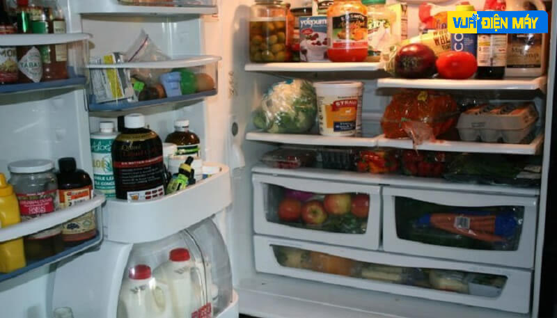 tủ lạnh bị chảy nước ở ngăn mát